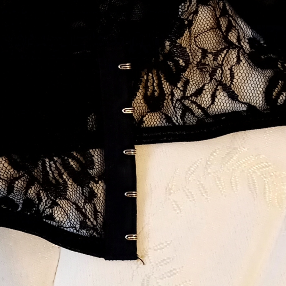 Black bra. - Picture 4 of 4